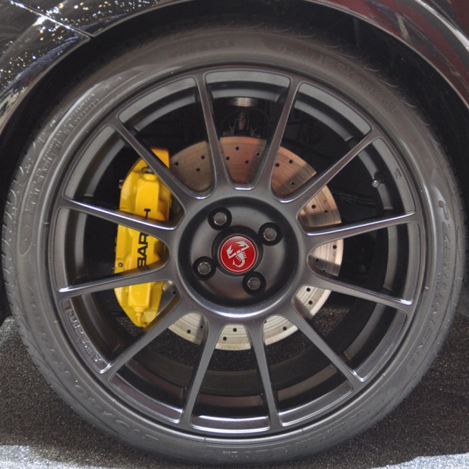 Fiat Abarth Wheel Center Caps Emblem Logo Limited Edition Red Wheel