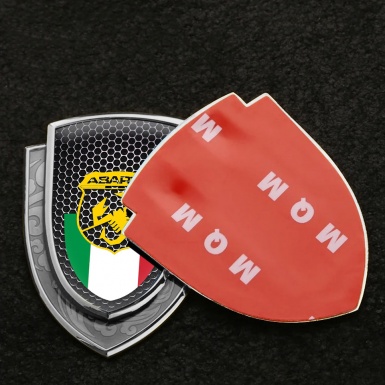 Fiat Abarth Emblem Aufkleber Autozubehor Silbertonfarbe Perforierter Stahl Basis mit Italienische Flagge Motiv