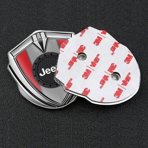 Jeep Emblem Logo Schriftzug Aufkleber Silbertonfarbe Rote Hintergrund mit Rudes logo