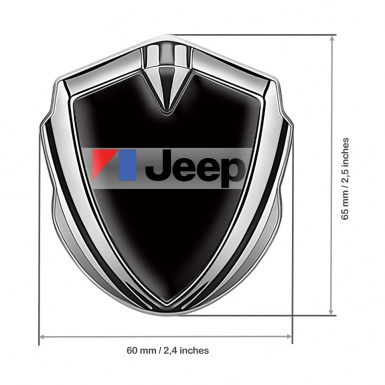 Jeep Emblem Logo Schriftzug Aufkleber Silbertonfarbe Schwarz Fundament mit Grauer Balken Logo