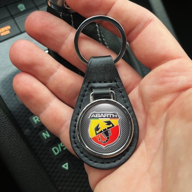 Fiat Abarth Schlusselanhanger aus Leder Kohlenstoff mit 3D Logo