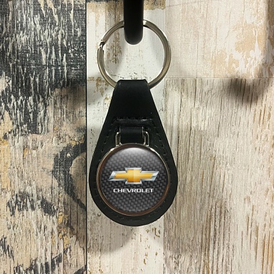 Chevrolet Schlusselanhanger aus Leder Carbon und Gelb Weiss Logo