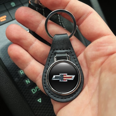 Chevrolet Autoschlusselanhanger aus Leder Schwarz mit US Flages Logo