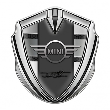 Mini Cooper Abzeichen selbstklebend Silbertonfarbe mit Blindeffekt und John Cooper Unterschrift