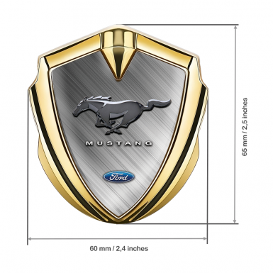 Ford Mustang Emblem Abzeichen selbstklebend Goldtonfarbe mit Zerkratztes Metall Effekt Hintergrund