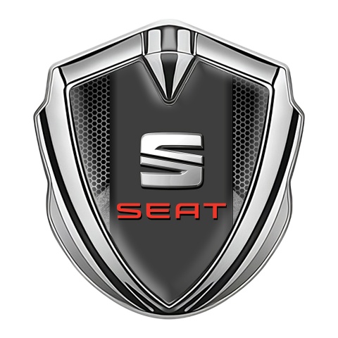 Seat Abzeichen selbstklebend Silbertonfarbe Dunkles Mesh Basis Design mit Grau Rote Logo