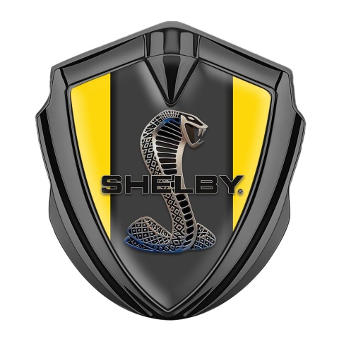 Ford Shelby Selbstklebendes Metallaufkleber Emblem Graphit Tonfarbe mit Gelb Hintergrund und Kobra Motiv