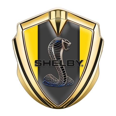 Ford Shelby Selbstklebendes Metallaufkleber Emblem Goldtonfarbe mit Gelb Hintergrund und Kobra Motiv