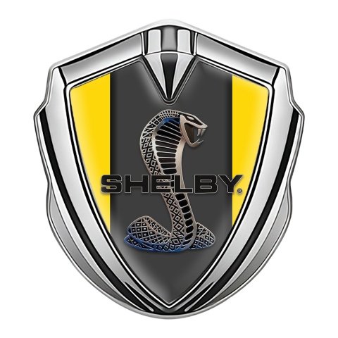 Ford Shelby Selbstklebendes Metallaufkleber Emblem Silbertonfarbe mit Gelb Hintergrund und Kobra Motiv