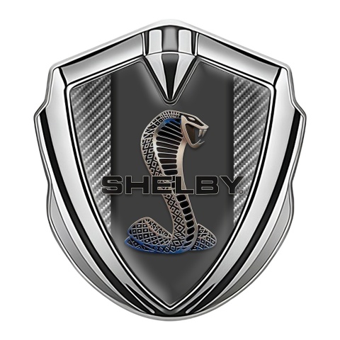 Ford Shelby Emblem Logo Schriftzug Aufkleber Silbertonfarbe mit Kohlenstoff Basis und Kobra Logo