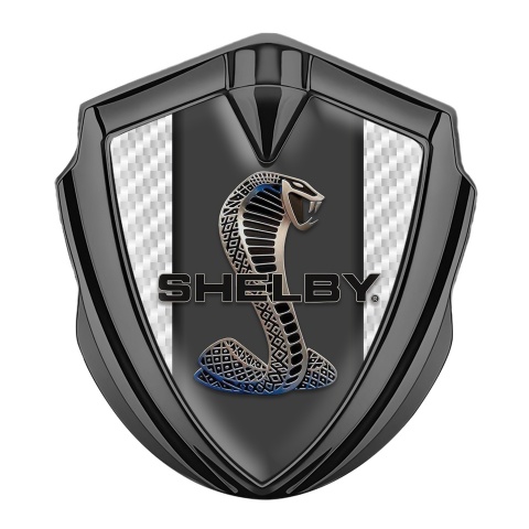 Ford Shelby Abzeichen selbstklebend Graphit Tonfarbe mit weiss Carbon und Kobra Motiv