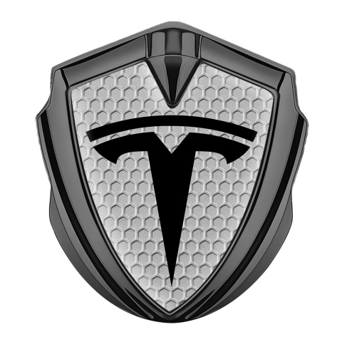 Tesla Selbstklebendes Metallaufkleber Emblem Graphit Tonfarbe Wabeneffekt mit Grosses Logo