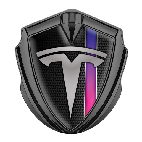 Tesla Emblem Aufkleber Autozubehor  Graphit Tonfarbe Schwarz Carbon mit lila Band Stil