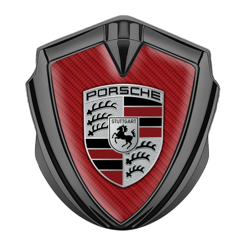 Porsche Abzeichen selbstklebend Graphit Tonfarbe mit Rot Carbon Hintergrund und Farbe Logo