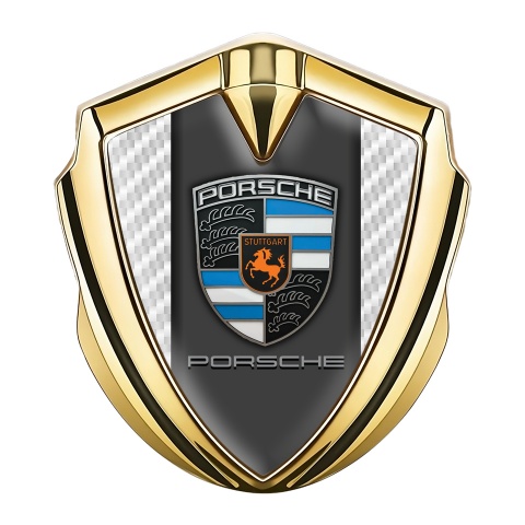 Porsche Emblem Logo Schriftzug Aufkleber Goldtonfarbe weiss Kohlenstoff Hintergrund und Grau Panel