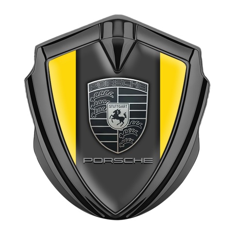 Porsche Abzeichen selbstklebend Graphit Tonfarbe mit Gelb Hintergrund und Monochromes Logo