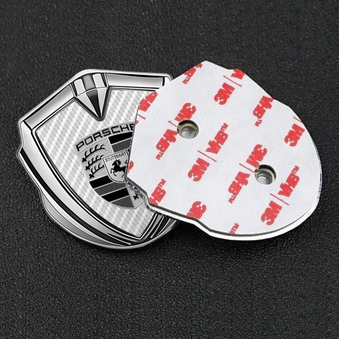 Porsche Emblem Abzeichen Silbertonfarbe mit Weiss carbon Design