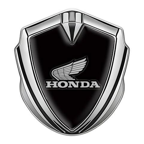 Honda Abzeichen selbstklebend Silbertonfarbe mit Schwarz Fundaments und Grau Logo Version