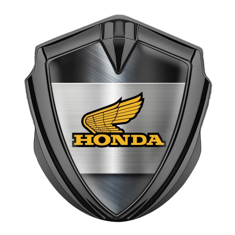 Honda Emblem Abzeichen Graphit Tonfarbe mit Geburstete Stahlplatte Basis Stil und Gelb Logo