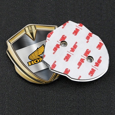 Honda Emblem Abzeichen Goldtonfarbe mit Geburstete Stahlplatte Basis Stil und Gelb Logo