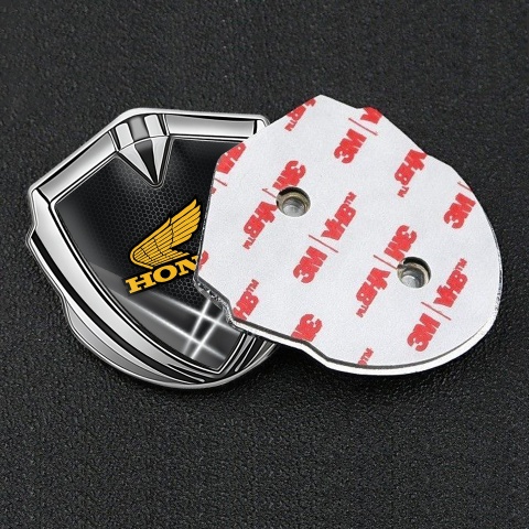 Honda Emblem Abzeichen Silbertonfarbe mit Lichteffekt Hintergrund und Gelb Logo