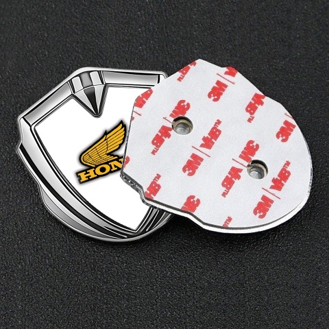Honda Emblem Abzeichen selbstklebend Silbertonfarbe mit Weiss Vorlage und Gelb Logo