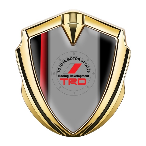 Toyota Emblem Abzeichen Goldtonfarbe mit Rote Linien Motiv und TRD Logo