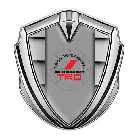 Toyota Seitenflugel Emblem Aufkleber Silbertonfarbe mit Blindeffekt Hintergrund und TRD Logo