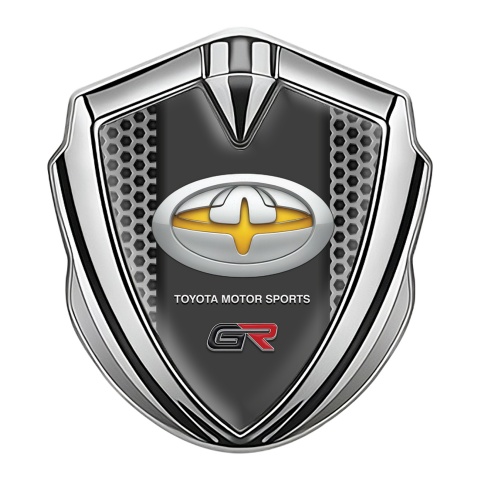 Toyota GR Emblem Auto Zeichen Silbertonfarbe mit Gittereffekt und Modern logo mit Gelb Motiv