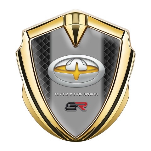 Toyota GR Emblem Logo Schriftzug Aufkleber Goldtonfarbee mit Dunkles Gitter und Gelb Motiv Logo