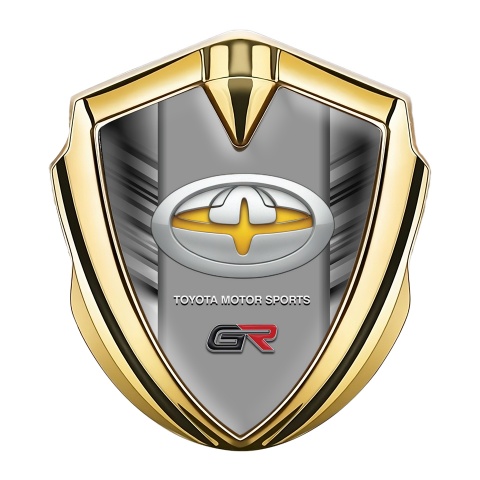 Toyota GR Seitenflugel Emblem Aufkleber Goldtonfarbe mit Graue Kratzer Effekt und Gelb Tuning Logo