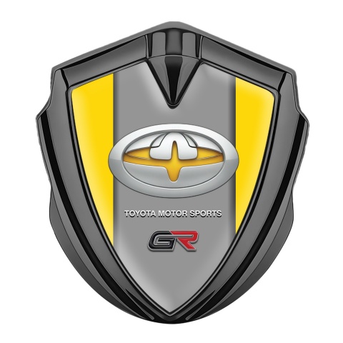 Toyota GR Emblem Auto Zeichen Graphit Tonfarbe mit Gelb Fundament und Neues Design Logo