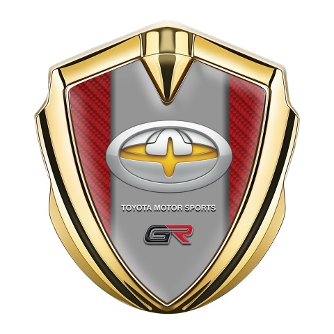 Toyota GR Emblem Auto Zeichen Goldtonfarbe mit Rote Carbon Basis und Gelb Motiv Logo