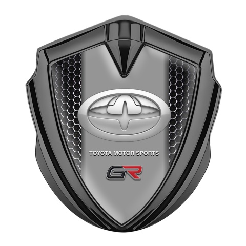 Toyota GR Emblem Abzeichen selbstklebend Graphit Tonfarbe mit Perforierter Stahl Stil
