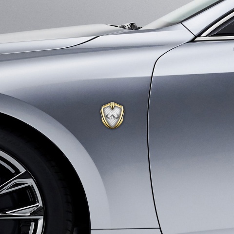 Infiniti Emblem Auto Zeichen Goldtonfarbe mit Weiss Carbon Basis und Metall Logo Stil