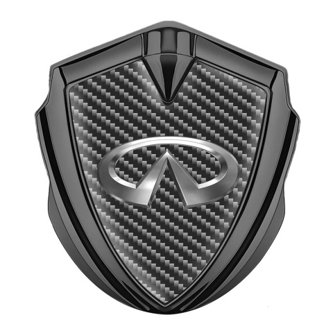 Infiniti Emblem Aufkleber Autozubehor Graphit Tonfarbe mit Kohlenstoff Hintergrund und Metall Logo Stil