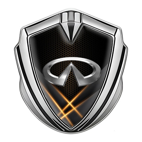 Infiniti Abzeichen selbstklebend Silbertonfarbe mit Orange Lichter Effekt und Silber Logo