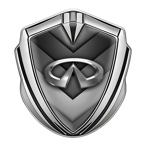 Infiniti Emblem Logo Schriftzug Aufkleber Silbertonfarbe mit Grau V Form Details Himtergrund