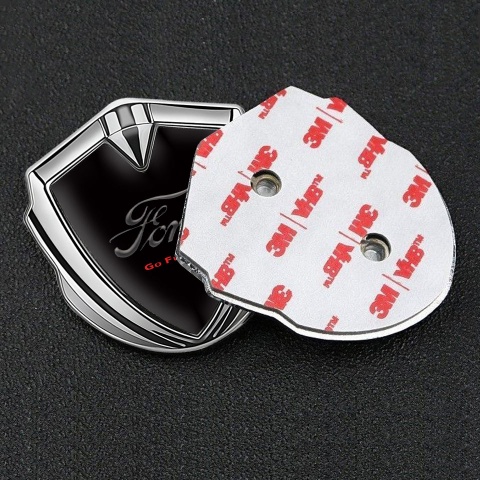 Ford Seitenflugel Emblem Aufkleber Silbertonfarbe mit Schwarz Fundament und Vintage Logo