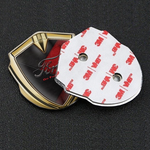 Ford Abzeichen selbstklebend Goldtonfarbe mit Schwarz Rote Elemente Design Vintage Logo