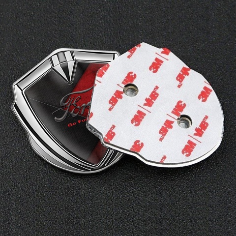 Ford Abzeichen selbstklebend Silbertonfarbe mit Schwarz Rote Elemente Design Vintage Logo