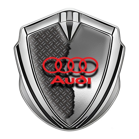 Audi Emblem Auto Zeichen Silbertonfarbe mit Zerrissenes Metall effekt und Rot Logo
