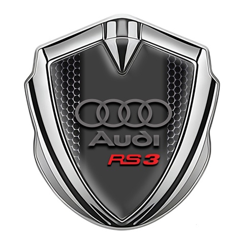 Audi RS3 Emblem Auto Zeichen Silbertonfarbe mit Perforierter Stahl Basis und Graphit Rot Logo