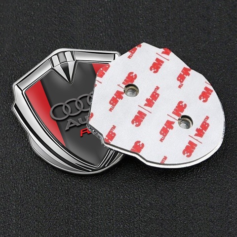 Audi RS3 Selbstklebendes Metallaufkleber Emblem Silbertonfarbe mit Rot Hintergrund und Graphit Logo