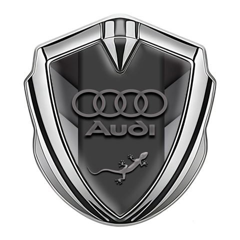 Audi Quattro Selbstklebendes Metallaufkleber Emblem Silbertonfarbe mit Grau V Elemente Design