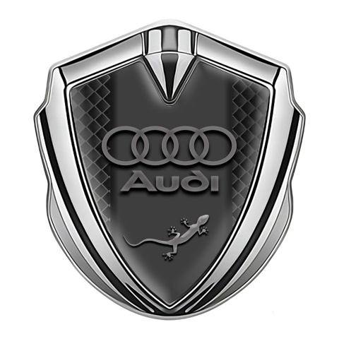 Audi Quattro Emblem Abzeichen selbstklebend Silbertonfarbe mit Schwarze Quadrate Fundaments design
