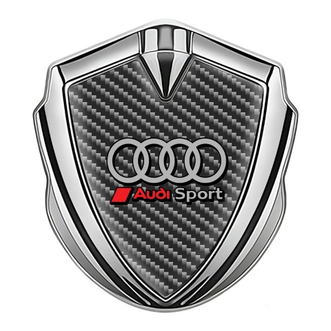 Audi Sport Emblem Abzeichen selbstklebend Silbertonfarbe Dunkel Kohlenstoff Hintergrund Auflage