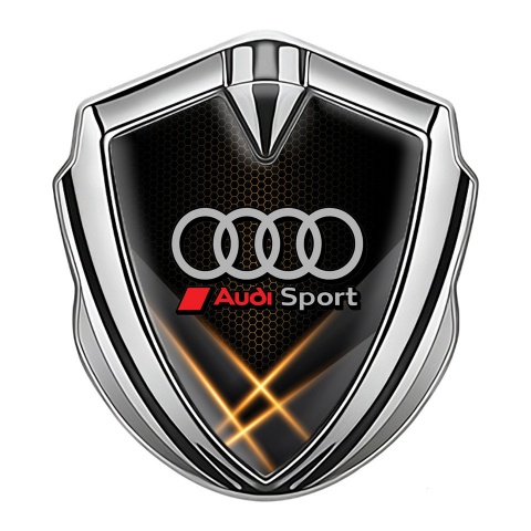 Audi Sport Emblem Abzeichen Silbertonfarbe mit Orange Lichter Hintergrund Design