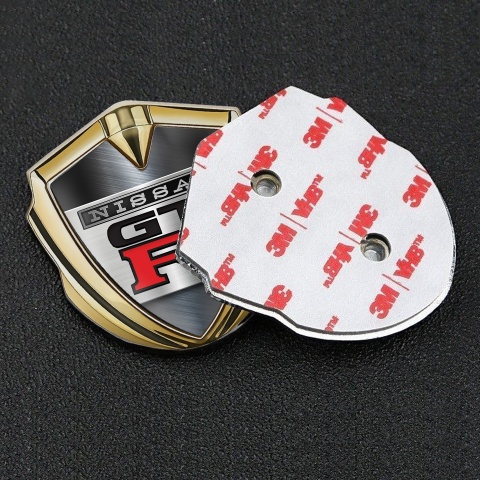 Nissan Emblem Abzeichen Goldtonfarbe Aluminium Effekt mit GTR Logo