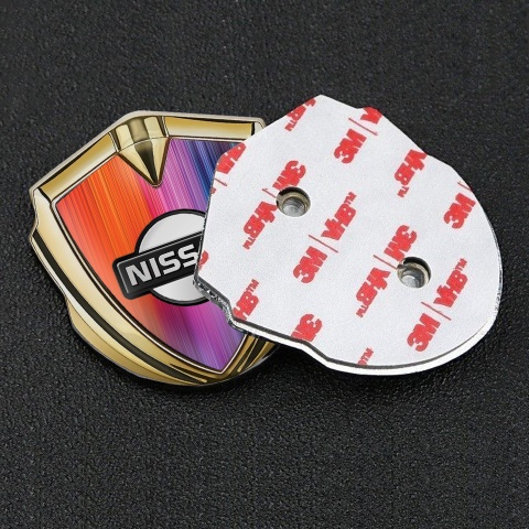 Nissan Emblem Abzeichen Goldtonfarbe Mehrfarbig Fundament mit Dunkles Logo